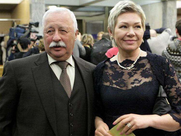 Как выглядят жены известных российских мужчин