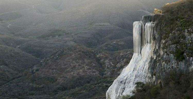 Семь самых удивительных и неправильных водопадов мира