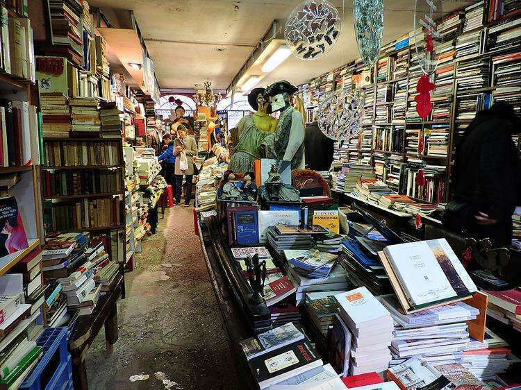 Книжный магазин Acqua Alta